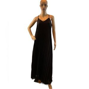 B. Darlin Women’s Sleeveless long Pleated Maxi Dress In Black . SIZE 11/12.